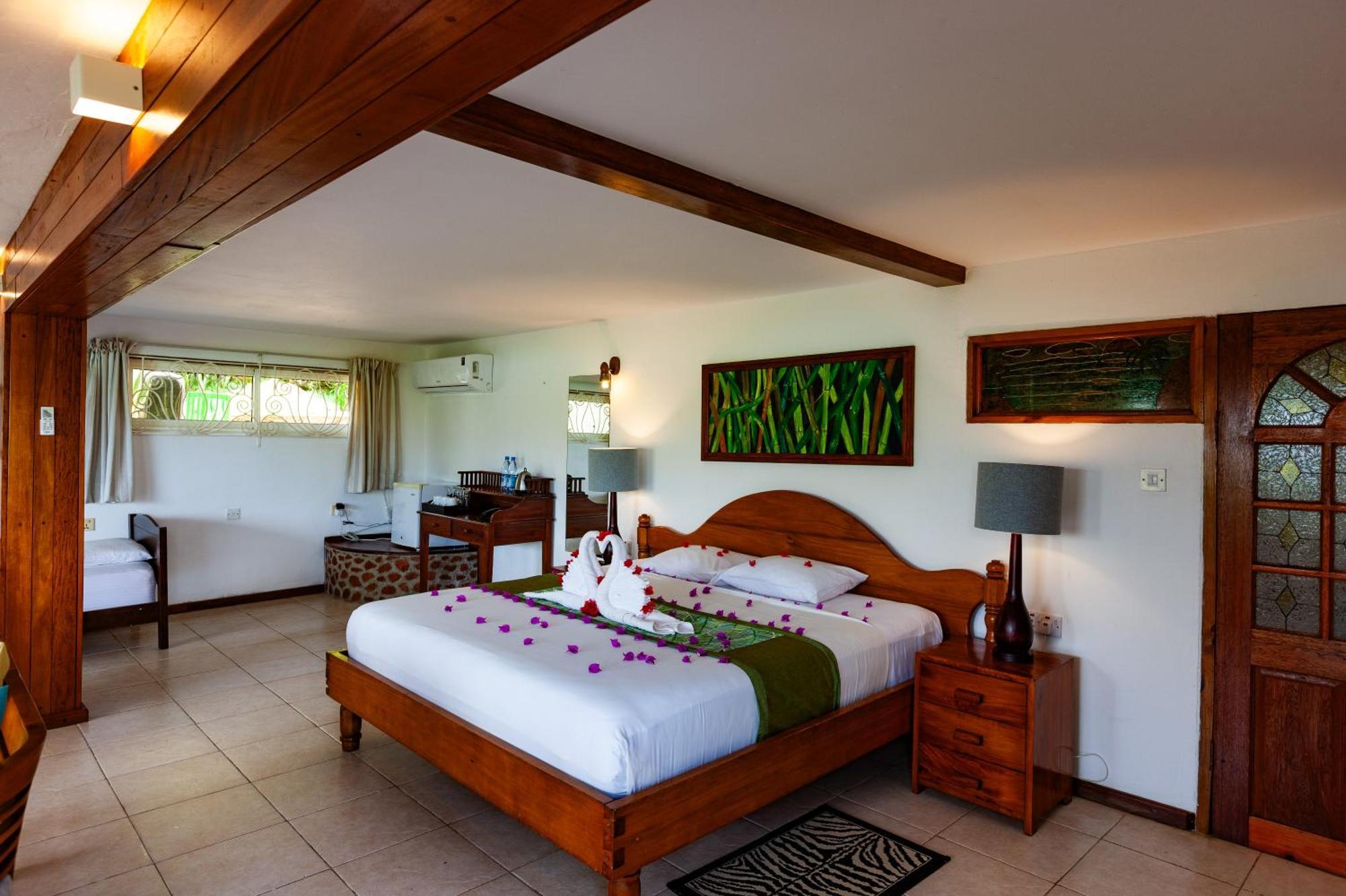 Chalets Cote Mer Baie Sainte Anne Екстериор снимка
