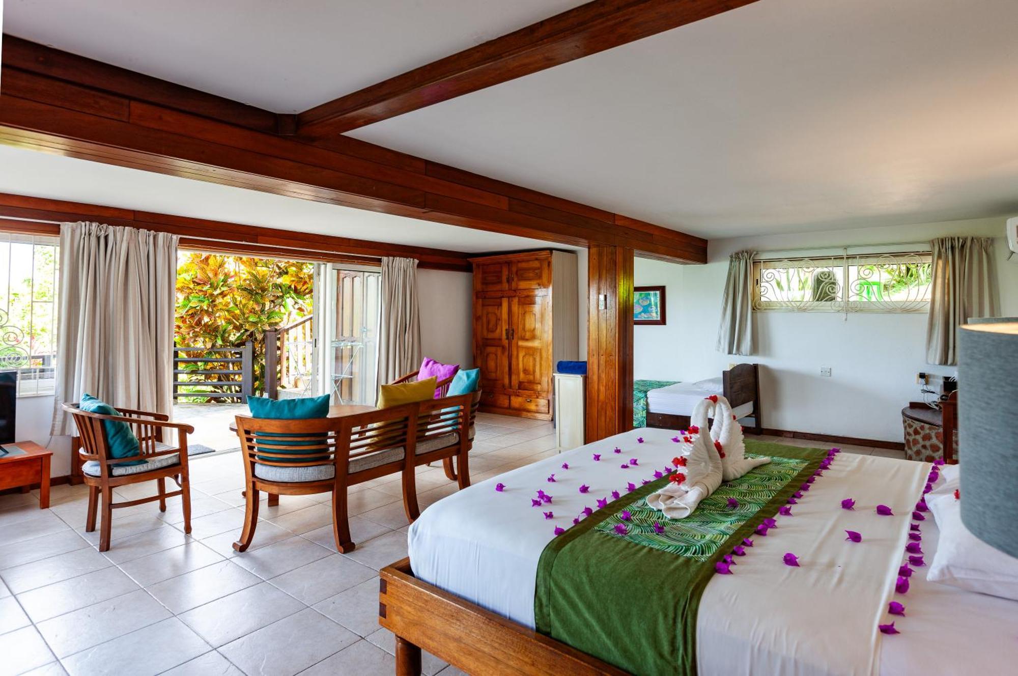Chalets Cote Mer Baie Sainte Anne Екстериор снимка