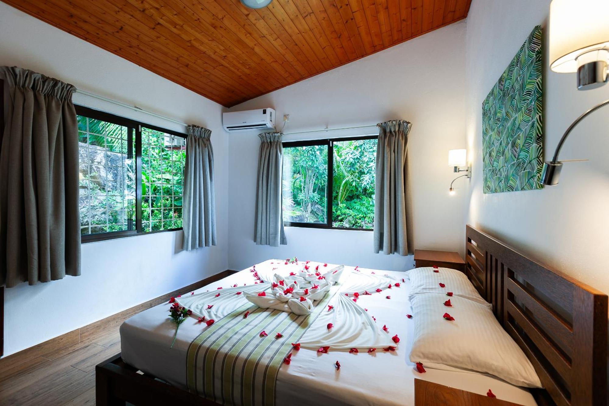 Chalets Cote Mer Baie Sainte Anne Екстериор снимка